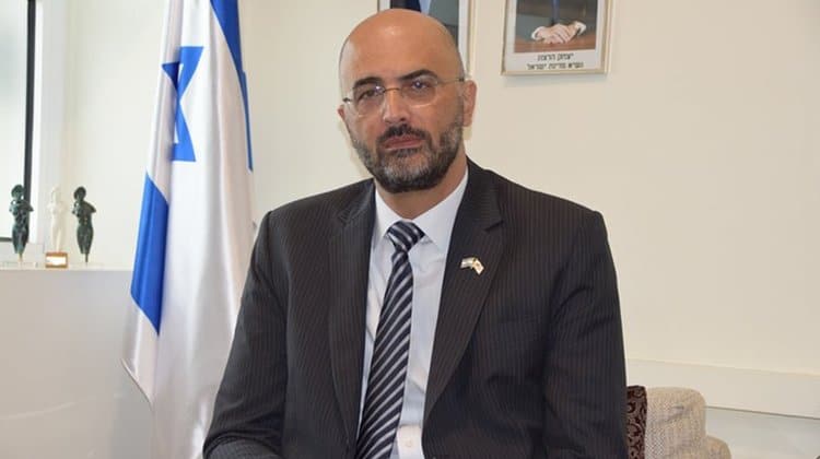 &laquo;&Nu;&alpha; &mu;&eta;&nu; &kappa;&alpha;&lambda;&lambda;&iota;&epsilon;&rho;&gamma;&epsilon;ί&tau;&alpha;&iota; &phi;ό&beta;&omicron;&sigmaf; &gamma;&iota;&alpha; &tau;&omicron;&upsilon;&sigmaf; &Iota;&sigma;&rho;&alpha;&eta;&lambda;&iota;&nu;&omicron;ύ&sigmaf; &sigma;&tau;&eta;&nu; &Kappa;ύ&pi;&rho;&omicron;&raquo;, &lambda;έ&epsilon;&iota; &omicron; &Pi;&rho;έ&sigma;&beta;&eta;&sigmaf;