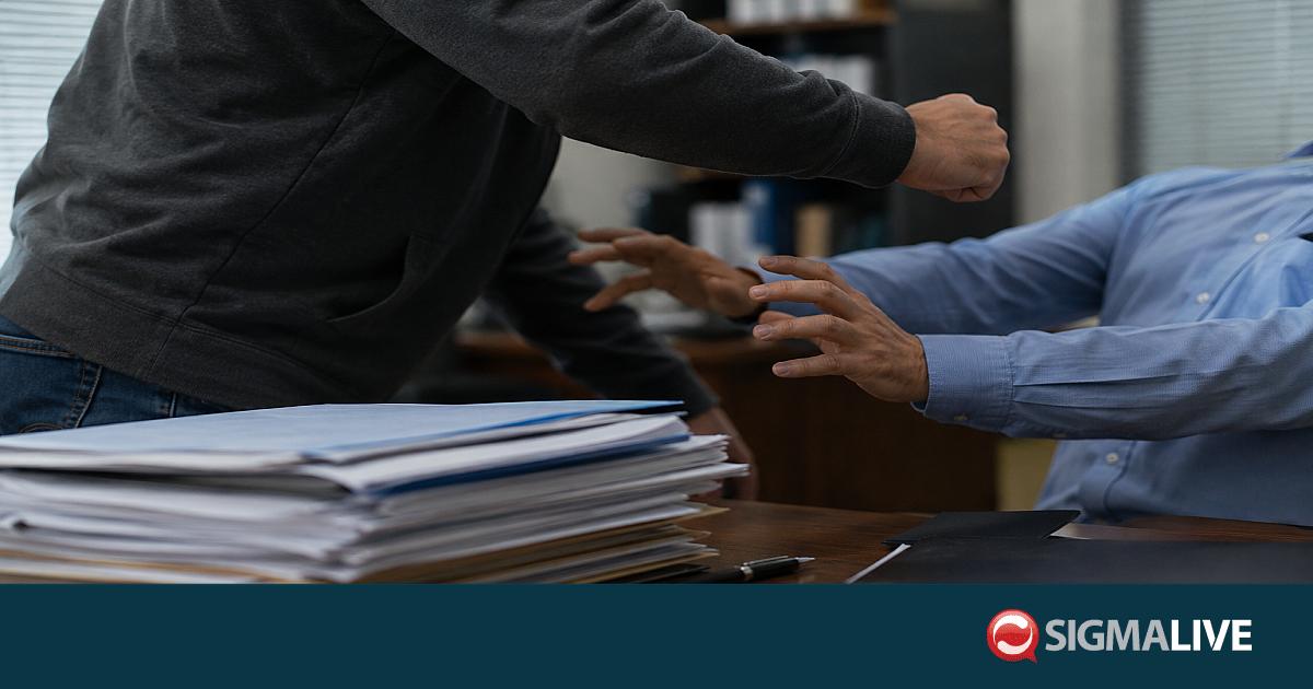 &Alpha;&rho;&nu;ή&theta;&eta;&kappa;&alpha;&nu; &nu;&omicron;&mu;&iota;&kappa;ή &alpha;&rho;&omega;&gamma;ή &sigma;&epsilon; ά&nu;&tau;&rho;&alpha; &pi;&omicron;&upsilon; &gamma;&rho;&omicron;&nu;&theta;&omicron;&kappa;ό&pi;&eta;&sigma;&epsilon; &lambda;&epsilon;&iota;&tau;&omicron;&upsilon;&rho;&gamma;ό: &laquo;&Delta;&epsilon;&nu; &kappa;ά&nu;&omega; &theta;έ&alpha;&tau;&rho;&omicron;&raquo;