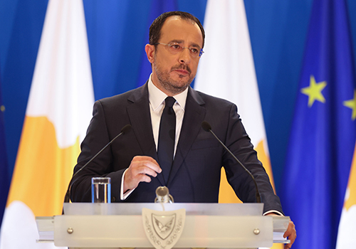 &Sigma;&upsilon;&nu;ά&nu;&tau;&eta;&sigma;&eta; &Pi;&rho;ό&epsilon;&delta;&rho;&omicron;&upsilon; &tau;&eta;&sigmaf; &Delta;&eta;&mu;&omicron;&kappa;&rho;&alpha;&tau;ί&alpha;&sigmaf; &mu;&epsilon; &Epsilon;&upsilon;&rho;&omega;&pi;&alpha;ί&omicron; &Epsilon;&pi;ί&tau;&rho;&omicron;&pi;&omicron; &Epsilon;&nu;έ&rho;&gamma;&epsilon;&iota;&alpha;&sigmaf; &kappa;&alpha;&iota; &Sigma;&tau;έ&gamma;&alpha;&sigma;&eta;&sigmaf;