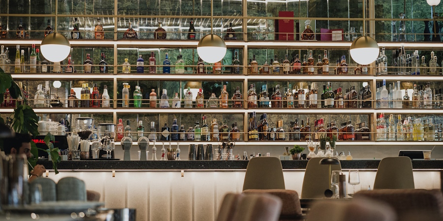 &Tau;&omicron; Henry&rsquo;s by Columbia &alpha;&nu;&alpha;&delta;&epsilon;&iota;&kappa;&nu;ύ&epsilon;&iota; &tau;&omicron; business lunch &sigma;&tau;&eta;&nu; &kappa;&alpha;&rho;&delta;&iota;ά &tau;&eta;&sigmaf; &Lambda;&epsilon;&upsilon;&kappa;&omega;&sigma;ί&alpha;&sigmaf;