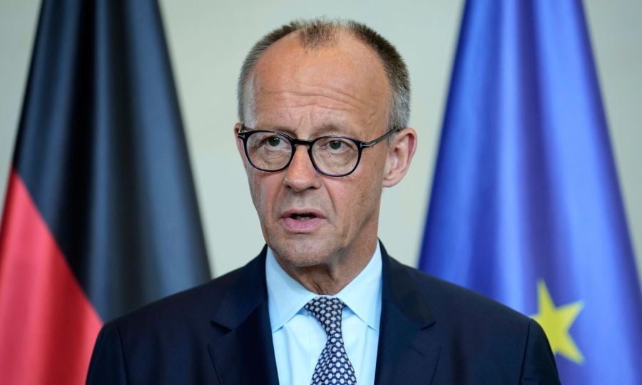 &Gamma;&epsilon;&rho;&mu;&alpha;&nu;ί&alpha;: &Omicron; &kappa;&alpha;&gamma;&kappa;&epsilon;&lambda;ά&rho;&iota;&omicron;&sigmaf; &Mu;&epsilon;&rho;&tau;&sigmaf; &alpha;&pi;&omicron;&delta;&omicron;&kappa;&iota;&mu;ά&sigma;&tau;&eta;&kappa;&epsilon; &sigma;&tau;&omicron; &Sigma;&upsilon;&nu;έ&delta;&rho;&iota;&omicron; &tau;&omega;&nu; &sigma;&upsilon;&nu;&delta;&iota;&kappa;ά&tau;&omega;&nu;