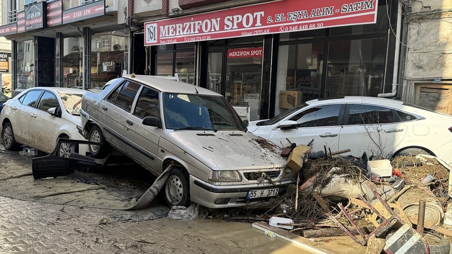 &Tau;&omicron;&upsilon;&rho;&kappa;ί&alpha;: &Pi;&lambda;&eta;&mu;&mu;ύ&rho;&epsilon;&sigmaf; &sigma;&tau;&eta; &Mu;&alpha;ύ&rho;&eta; &Theta;ά&lambda;&alpha;&sigma;&sigma;&alpha;