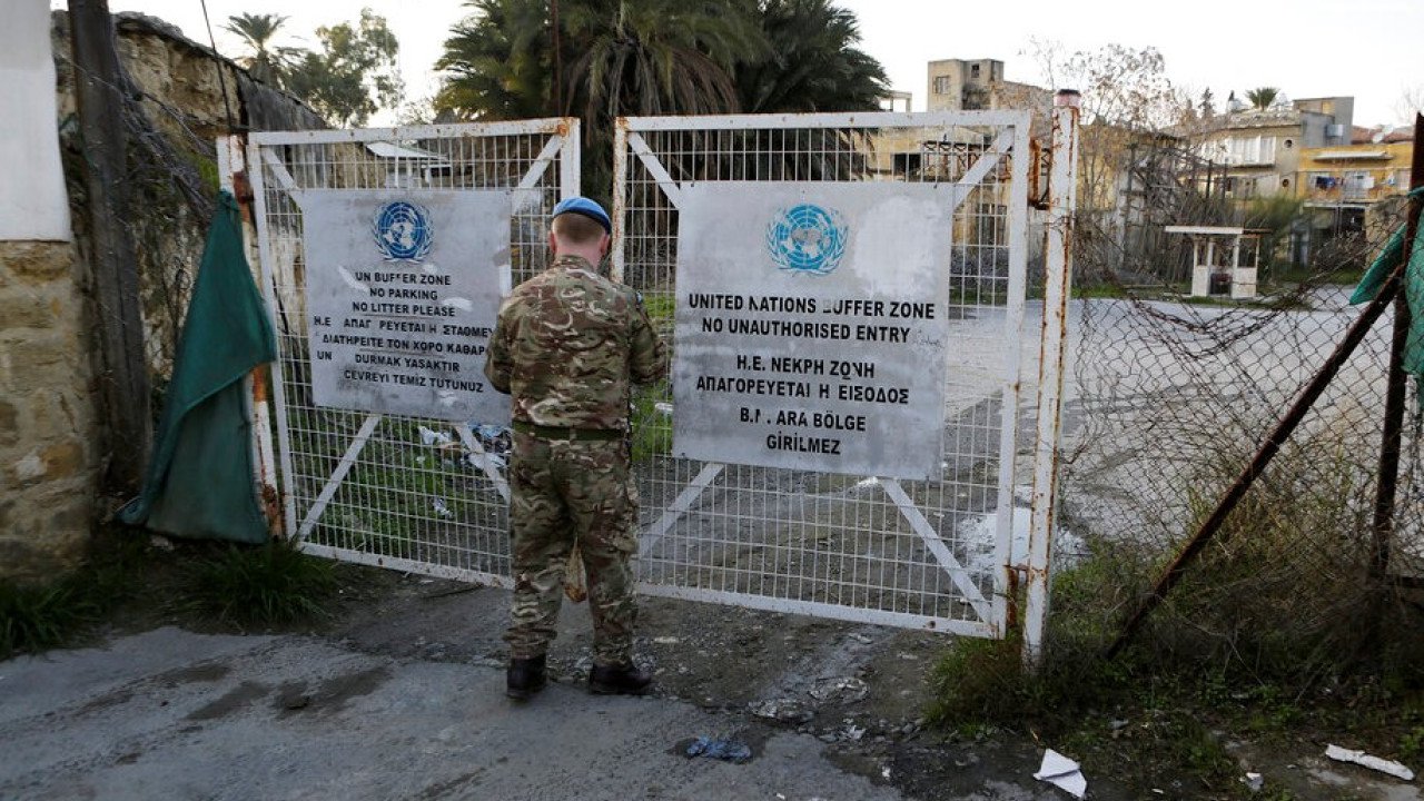 &laquo;&Alpha;&nu;&alpha;&beta;&alpha;&theta;&mu;&iota;&sigma;&mu;έ&nu;&omicron;&sigmaf; &omicron; έ&lambda;&epsilon;&gamma;&chi;&omicron;&sigmaf; &tau;&eta;&sigmaf; &pi;&rho;ά&sigma;&iota;&nu;&eta;&sigmaf; &gamma;&rho;&alpha;&mu;&mu;ή&sigmaf;&raquo; - &Omicron; &rho;ό&lambda;&omicron;&sigmaf; &tau;&eta;&sigmaf; &Omicron;&Upsilon;&Nu;&Phi;&Iota;&Kappa;&Upsilon;&Pi;