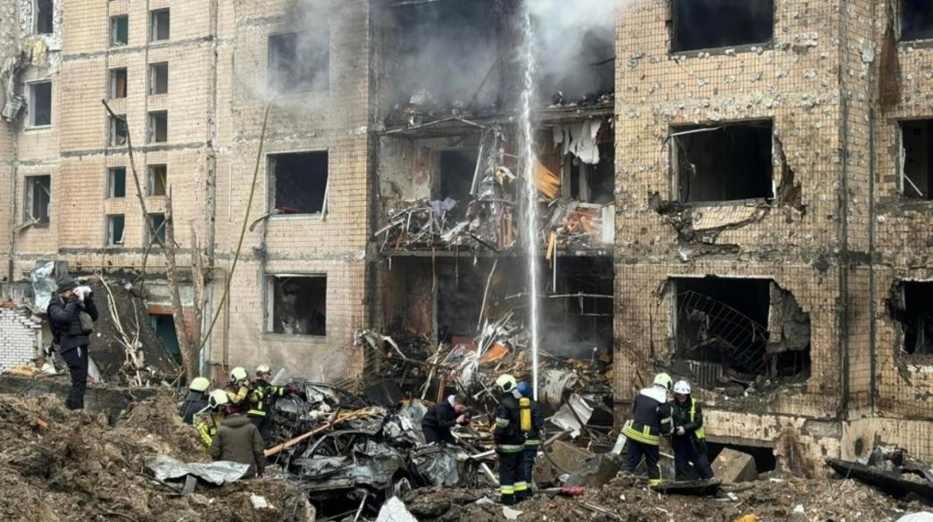 &Kappa;ί&epsilon;&beta;&omicron;: 8 &nu;&epsilon;&kappa;&rho;&omicron;ί &kappa;&alpha;&iota; 45 &tau;&rho;&alpha;&upsilon;&mu;&alpha;&tau;ί&epsilon;&sigmaf; &alpha;&pi;ό &tau;&omicron;&upsilon;&sigmaf; &rho;&omega;&sigma;&iota;&kappa;&omicron;ύ&sigmaf; &beta;&omicron;&mu;&beta;&alpha;&rho;&delta;&iota;&sigma;&mu;&omicron;ύ&sigmaf; (&Beta;&Iota;&Nu;&Tau;&Epsilon;&Omicron;)