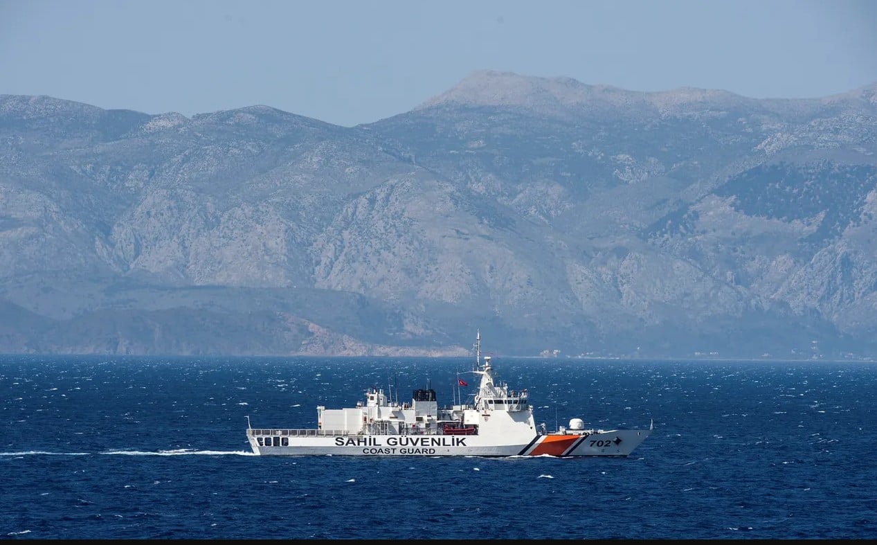&Theta;&epsilon;&rho;&mu;ό &kappa;&alpha;&lambda;&omicron;&kappa;&alpha;ί&rho;&iota; &beta;&lambda;έ&pi;&epsilon;&iota; &eta; &Alpha;&theta;ή&nu;&alpha; &mu;&epsilon;&tau;ά &tau;&iota;&sigmaf; &kappa;&iota;&nu;ή&sigma;&epsilon;&iota;&sigmaf; &tau;&eta;&sigmaf; Ά&gamma;&kappa;&upsilon;&rho;&alpha;&sigmaf;