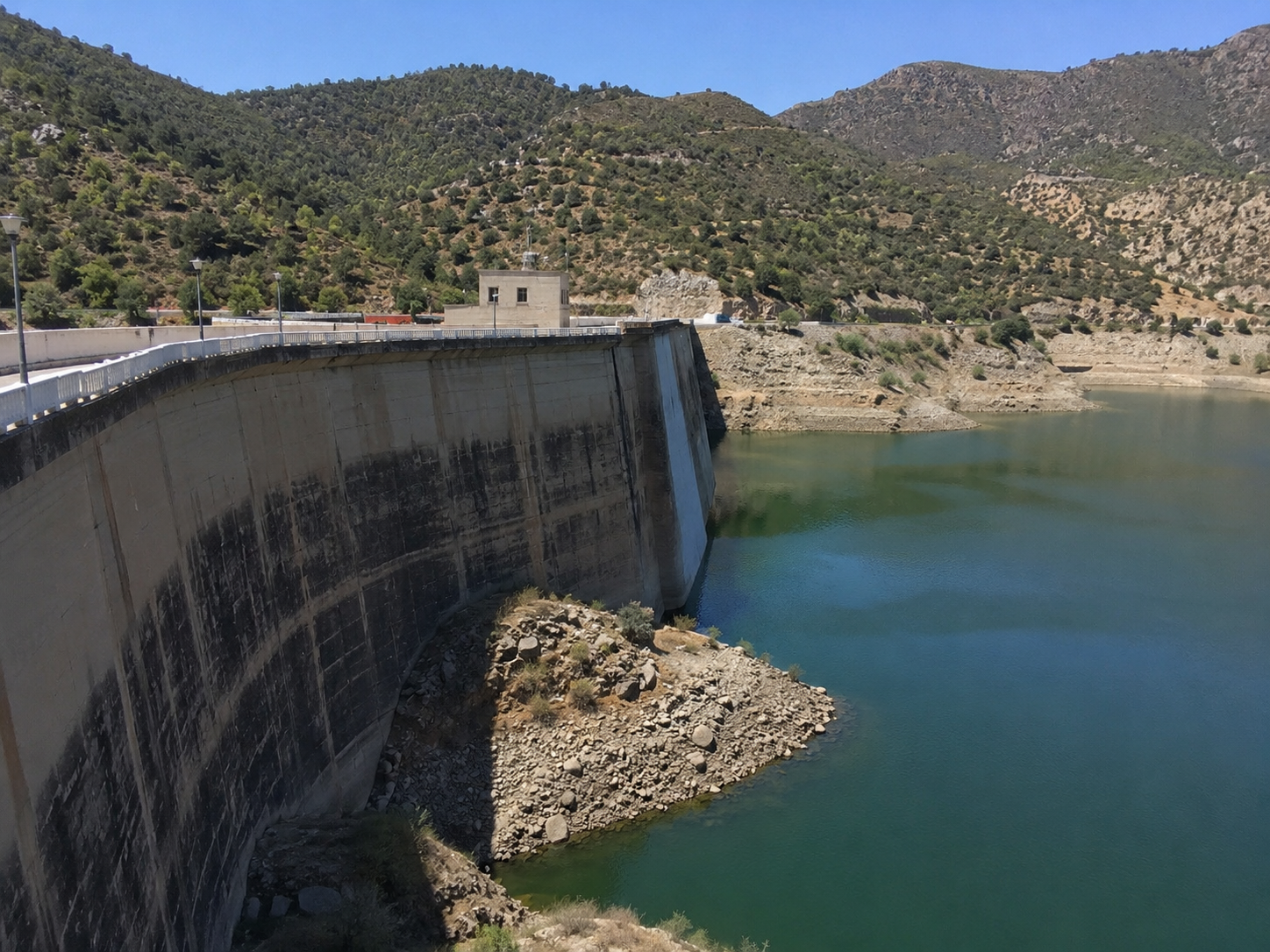 &Sigma;&tau;&omicron; 41% &eta; &pi;&lambda;&eta;&rho;ό&tau;&eta;&tau;&alpha; &tau;&omega;&nu; &phi;&rho;&alpha;&gamma;&mu;ά&tau;&omega;&nu; - &laquo;&Delta;&epsilon;&nu; &lambda;ύ&theta;&eta;&kappa;&epsilon; &alpha;&kappa;ό&mu;&eta; &tau;&omicron; &pi;&rho;ό&beta;&lambda;&eta;&mu;&alpha;&raquo; (vid)