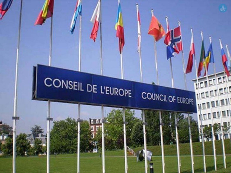 &Sigma;&tau;&Epsilon;-&Omicron;&upsilon;&kappa;&rho;&alpha;&nu;ί&alpha;: &Pi;&rho;&omicron;&chi;&omega;&rho;ά &sigma;&tau;&eta; &sigma;ύ&sigma;&tau;&alpha;&sigma;&eta; &epsilon;&iota;&delta;&iota;&kappa;&omicron;ύ &delta;&iota;&kappa;&alpha;&sigma;&tau;&eta;&rho;ί&omicron;&upsilon; &gamma;&iota;&alpha; &tau;&eta; &rho;&omega;&sigma;&iota;&kappa;ή &epsilon;&iota;&sigma;&beta;&omicron;&lambda;ή