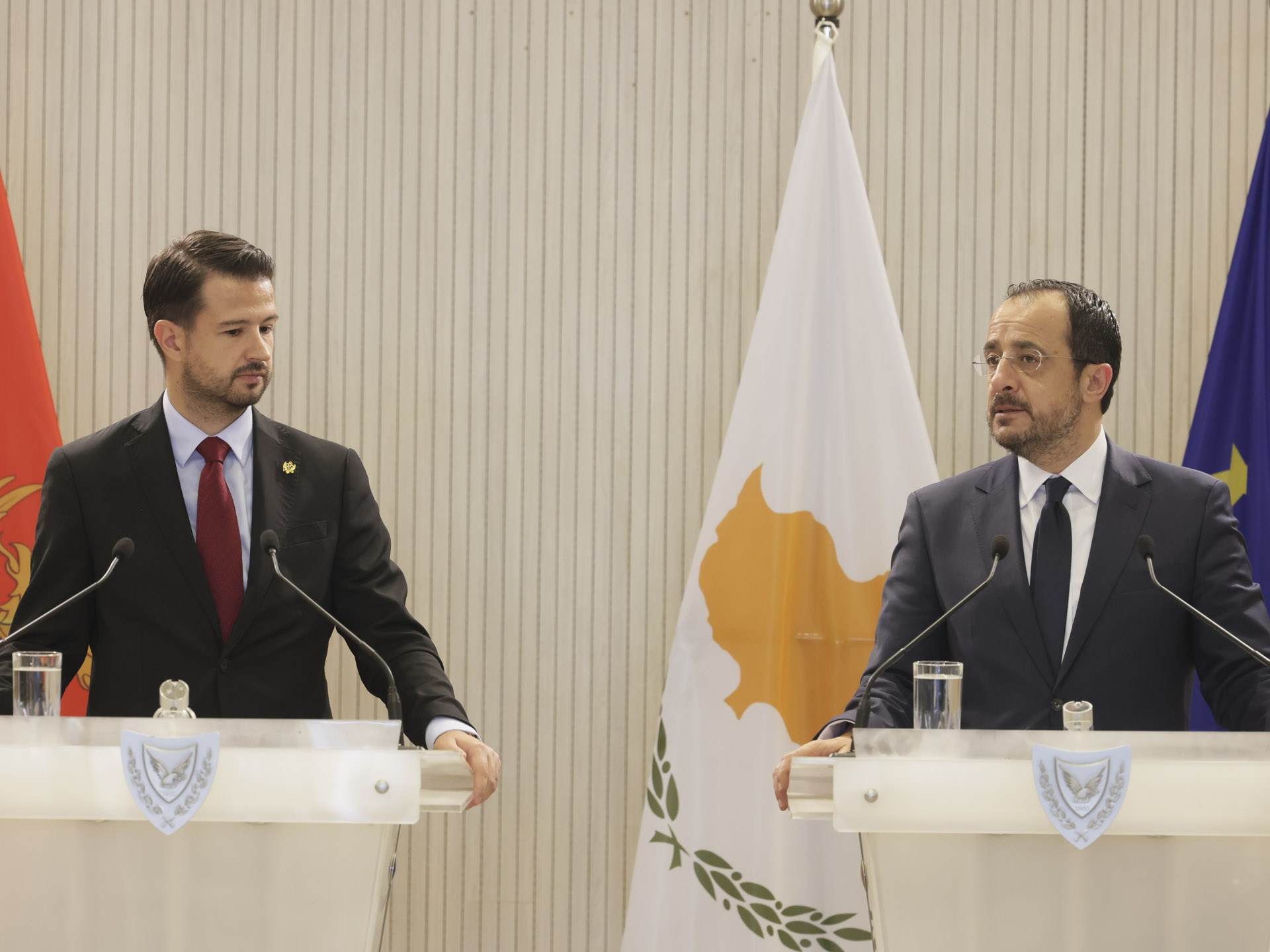 &Sigma;&tau;&eta;&nu; &Kappa;ύ&pi;&rho;&omicron; &tau;&eta; &Delta;&epsilon;&upsilon;&tau;έ&rho;&alpha; &omicron; &Pi;&rho;ό&epsilon;&delta;&rho;&omicron;&sigmaf; &tau;&omicron;&upsilon; &Mu;&alpha;&upsilon;&rho;&omicron;&beta;&omicron;&upsilon;&nu;ί&omicron;&upsilon;