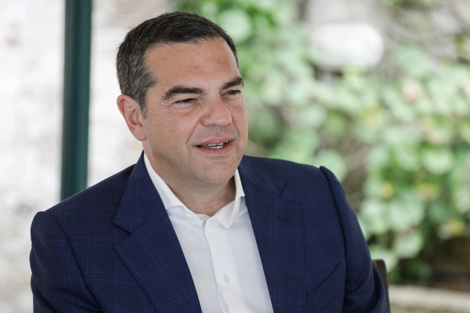 &Epsilon;&lambda;&lambda;ά&delta;&alpha;: &Pi;&rho;&omicron;&alpha;&nu;&alpha;&gamma;&gamma;έ&lambda;&lambda;&epsilon;&iota; &nu;έ&omicron; &kappa;ό&mu;&mu;&alpha; &omicron; &Alpha;&lambda;έ&xi;&eta;&sigmaf; &Tau;&sigma;ί&pi;&rho;&alpha;&sigmaf;; &Eta; &alpha;&iota;&nu;&iota;&gamma;&mu;&alpha;&tau;&iota;&kappa;ή &alpha;&nu;ά&rho;&tau;&eta;&sigma;&eta;