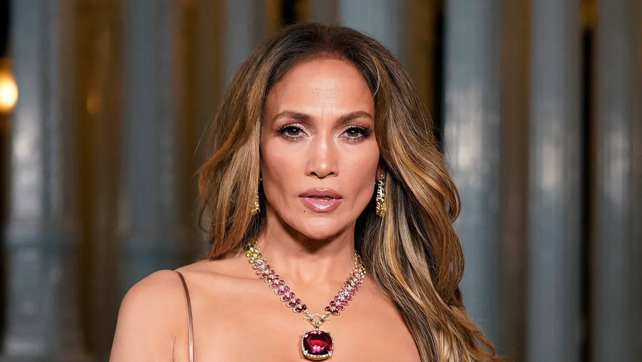 Jennifer Lopez: &Omicron; &pi;&alpha;&sigma;ί&gamma;&nu;&omega;&sigma;&tau;&omicron;&sigmaf; &eta;&theta;&omicron;&pi;&omicron;&iota;ό&sigmaf; &pi;&omicron;&upsilon; &phi;&eta;&mu;&omicron;&lambda;&omicron;&gamma;&epsilon;ί&tau;&alpha;&iota; ό&tau;&iota; έ&chi;&epsilon;&iota; &sigma;&chi;έ&sigma;&eta;