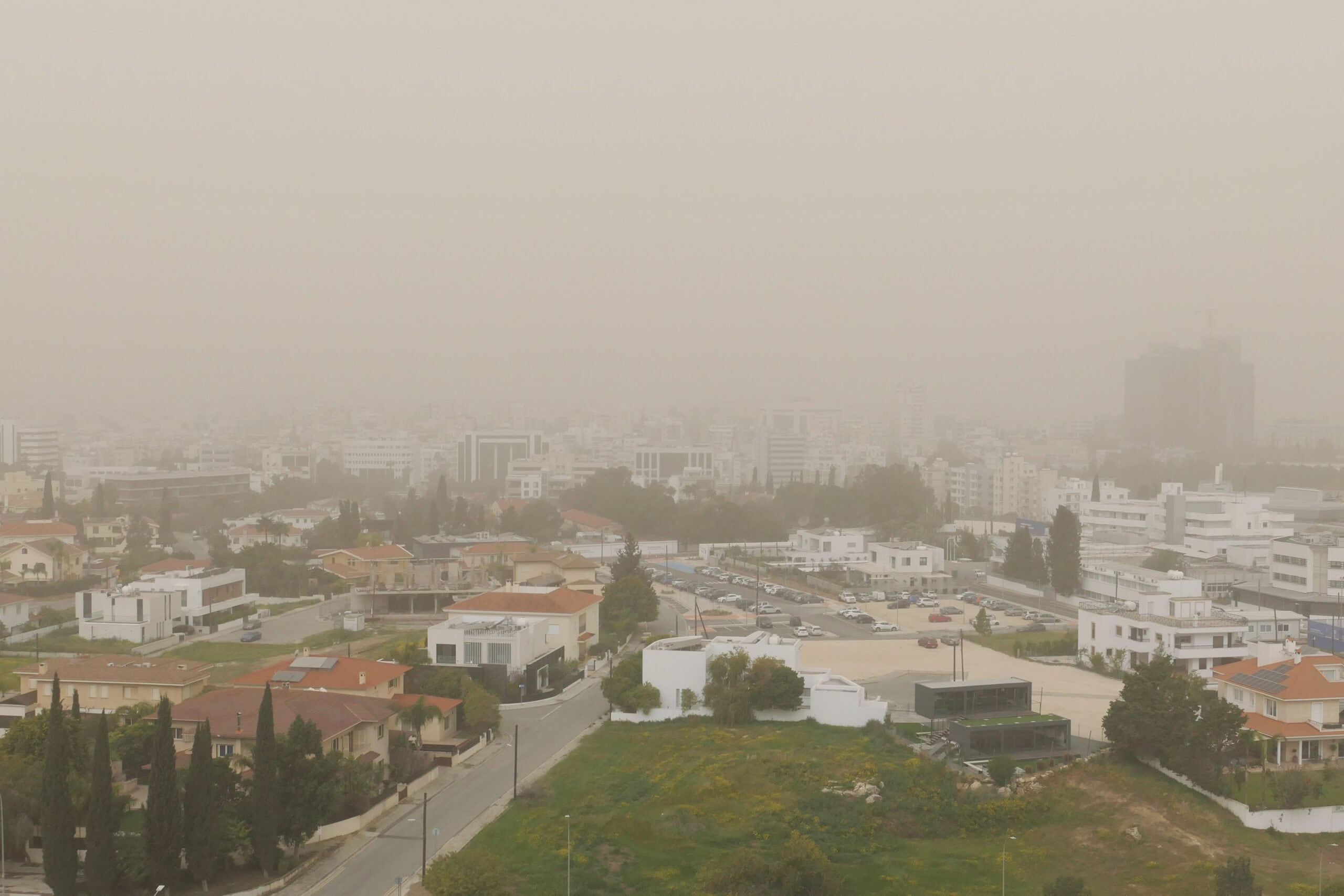 &Sigma;&kappa;ό&nu;&eta; &kappa;&alpha;&iota; &iota;&sigma;&chi;&upsilon;&rho;&omicron;ί ά&nu;&epsilon;&mu;&omicron;&iota; &sigma;&tau;&omicron; &sigma;&kappa;&eta;&nu;&iota;&kappa;ό - &laquo;&Chi;&tau;&upsilon;&pi;ά&epsilon;&iota;&raquo; 32&alpha;&rho;&iota; &eta; &theta;&epsilon;&rho;&mu;&omicron;&kappa;&rho;&alpha;&sigma;ί&alpha;