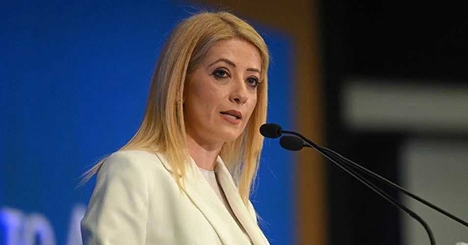 &Alpha;&nu;&nu;ί&tau;&alpha; &sigma;&tau;&omicron; 16 &Sigma;&upsilon;&nu;έ&delta;&rho;&iota;&omicron; &Nu;&Delta;: Έ&chi;&omicron;&upsilon;&mu;&epsilon; &kappa;&omicron;&iota;&nu;ή &iota;&sigma;&tau;&omicron;&rho;ί&alpha;, &iota;&delta;έ&epsilon;&sigmaf;, &alpha;&xi;ί&epsilon;&sigmaf; &kappa;&alpha;&iota; &epsilon;&mu;&pi;&iota;&sigma;&tau;&omicron;&sigma;ύ&nu;&eta;