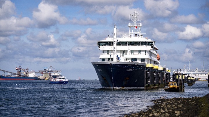 &Chi;&alpha;&nu;&tau;&alpha;ϊό&sigmaf;: &Tau;&omicron; &kappa;&rho;&omicron;&upsilon;&alpha;&zeta;&iota;&epsilon;&rho;ό&pi;&lambda;&omicron;&iota;&omicron; MV Hondius έ&phi;&tau;&alpha;&sigma;&epsilon; &sigma;&tau;&omicron; &lambda;&iota;&mu;ά&nu;&iota; &tau;&omicron;&upsilon; &Rho;ό&tau;&epsilon;&rho;&nu;&tau;&alpha;&mu;