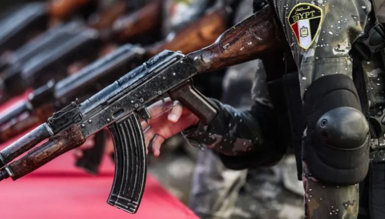 &Alpha;ί&gamma;&upsilon;&pi;&tau;&omicron;&sigmaf;: Έ&nu;&omicron;&pi;&lambda;&omicron;&sigmaf; &sigma;&kappa;ό&tau;&omega;&sigma;&epsilon; &omicron;&kappa;&tau;ώ ά&tau;&omicron;&mu;&alpha; &sigma;&epsilon; &sigma;&tau;&alpha;&theta;&mu;ό &lambda;&epsilon;&omega;&phi;&omicron;&rho;&epsilon;ί&omega;&nu;
