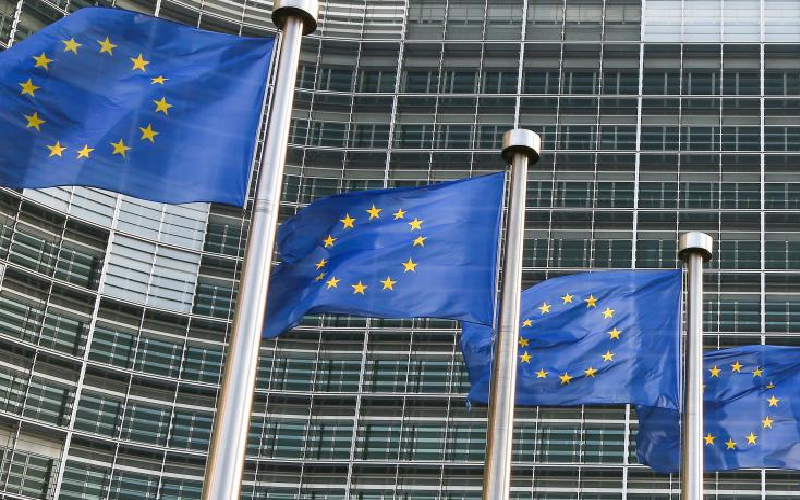 &Kappa;&omicron;&mu;&iota;&sigma;&iota;ό&nu;: &Sigma;&tau;ή&rho;&iota;&xi;&eta; &sigma;&epsilon; &Epsilon;&upsilon;&rho;&omega;&pi;&alpha;ί&omicron;&upsilon;&sigmaf; &alpha;&gamma;&rho;ό&tau;&epsilon;&sigmaf; &gamma;&iota;&alpha; &lambda;&iota;&pi;ά&sigma;&mu;&alpha;&tau;&alpha;