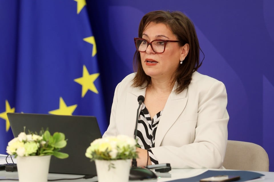 &Upsilon;&pi;. &Pi;&alpha;&iota;&delta;&epsilon;ί&alpha;&sigmaf;: &Sigma;&tau;&omicron; &epsilon;&pi;ί&kappa;&epsilon;&nu;&tau;&rho;&omicron; &tau;&omega;&nu; &mu;&epsilon;&tau;&alpha;&rho;&rho;&upsilon;&theta;&mu;ί&sigma;&epsilon;&omega;&nu; &eta; &Alpha;&nu;ώ&tau;&epsilon;&rho;&eta; &Epsilon;&kappa;&pi;&alpha;ί&delta;&epsilon;&upsilon;&sigma;&eta;
