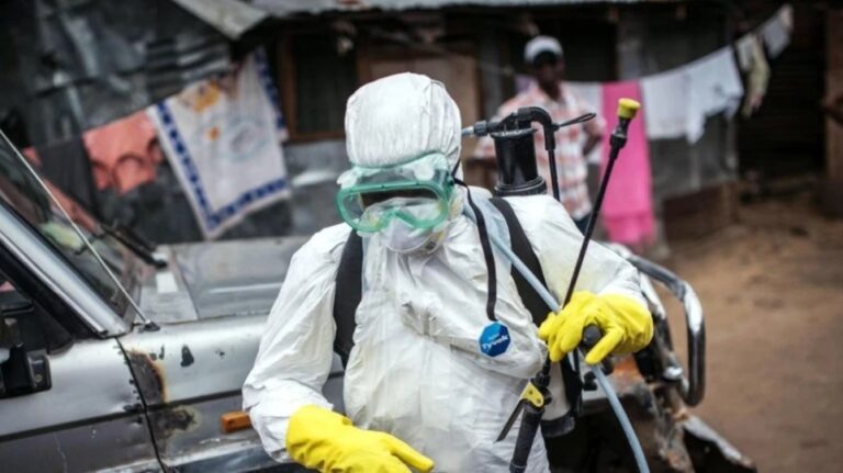 Έ&mu;&pi;&omicron;&lambda;&alpha;: &Omicron; &kappa;ί&nu;&delta;&upsilon;&nu;&omicron;&sigmaf; &mu;ό&lambda;&upsilon;&nu;&sigma;&eta;&sigmaf; &sigma;&tau;&eta;&nu; &Epsilon;&Epsilon; &epsilon;ί&nu;&alpha;&iota; &laquo;&pi;&omicron;&lambda;ύ &chi;&alpha;&mu;&eta;&lambda;ό&sigmaf;&raquo;