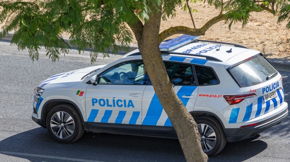 &Mu;&upsilon;&sigma;&tau;ή&rho;&iota;&omicron; &sigma;&tau;&eta;&nu; &Pi;&omicron;&rho;&tau;&omicron;&gamma;&alpha;&lambda;ί&alpha;: &Delta;ύ&omicron; &alpha;&nu;ή&lambda;&iota;&kappa;&alpha; &pi;&alpha;&iota;&delta;&iota;ά &pi;&epsilon;&rho;&iota;&phi;έ&rho;&omicron;&nu;&tau;&alpha;&nu; &mu;ό&nu;&alpha; &sigma;&epsilon; &alpha;&upsilon;&tau;&omicron;&kappa;/&delta;&rho;&omicron;&mu;&omicron;