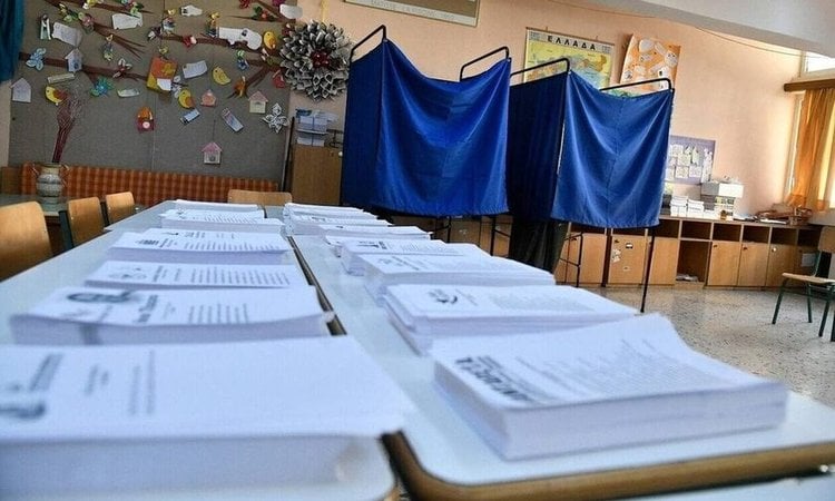 &Beta;&omicron;&upsilon;&lambda;&epsilon;&upsilon;&tau;&iota;&kappa;έ&sigmaf;: &Tau;&iota; ώ&rho;&alpha; &alpha;&nu;&omicron;ί&gamma;&omicron;&upsilon;&nu; &kappa;&alpha;&iota; &kappa;&lambda;&epsilon;ί&nu;&omicron;&upsilon;&nu; &omicron;&iota; &kappa;ά&lambda;&pi;&epsilon;&sigmaf; &sigma;&epsilon; &Kappa;ύ&pi;&rho;&omicron; &kappa;&alpha;&iota; &epsilon;&xi;&omega;&tau;&epsilon;&rho;&iota;&kappa;ό