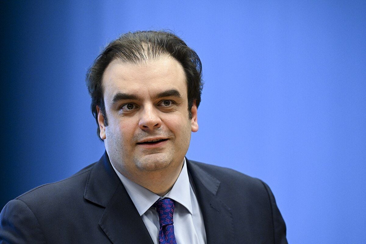 &Pi;&iota;&epsilon;&rho;&rho;&alpha;&kappa;ά&kappa;&eta;&sigmaf;: &Sigma;&tau;&eta;&nu; &Kappa;ύ&pi;&rho;&omicron; &gamma;&iota;&alpha; &sigma;&upsilon;&nu;&epsilon;&delta;&rho;&iota;ά&sigma;&epsilon;&iota;&sigmaf; Eurogroup &kappa;&alpha;&iota; ά&tau;&upsilon;&pi;&omicron; ECOFIN