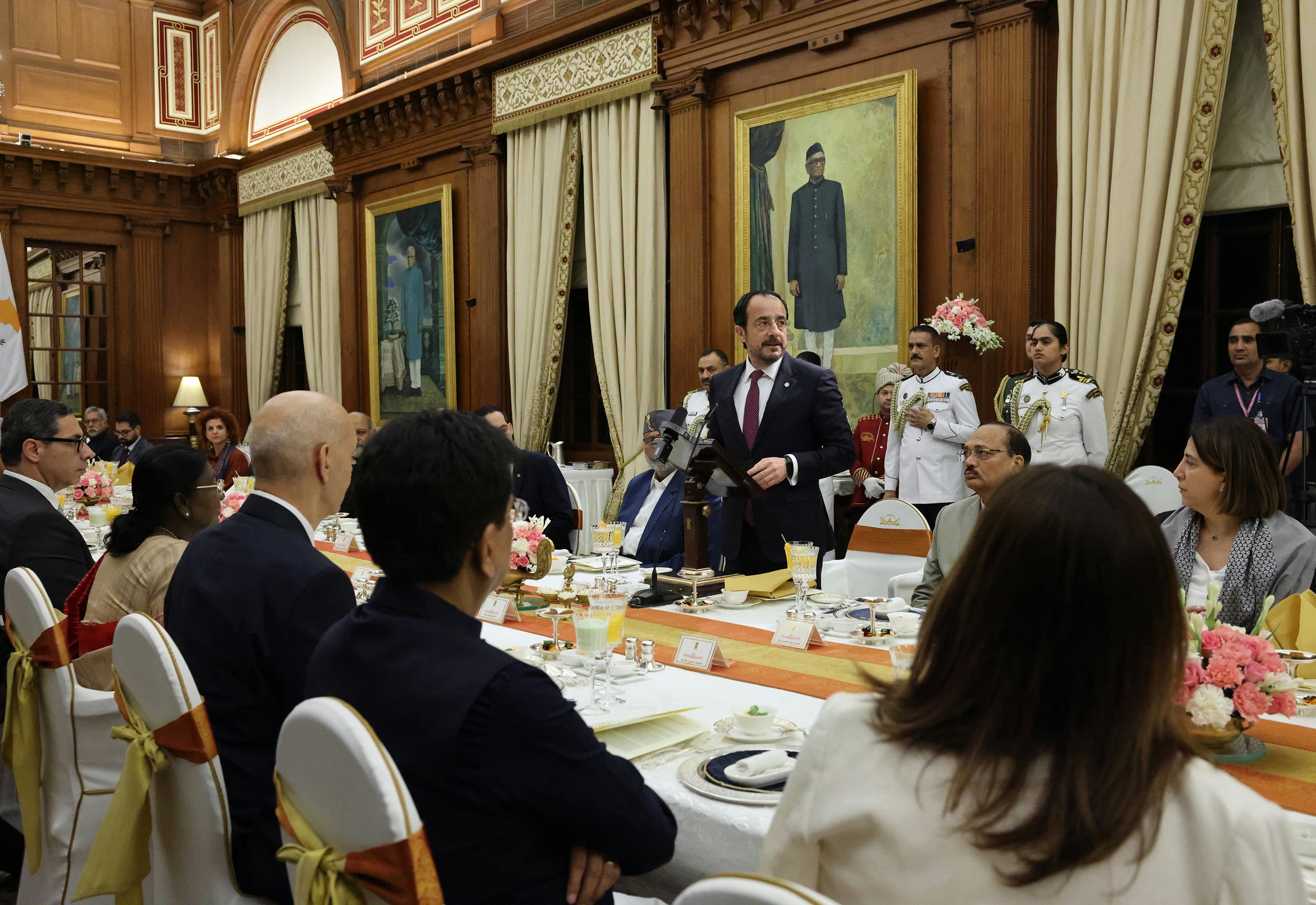 &Pi;&tau;&Delta;: &Eta; &epsilon;&nu;ί&sigma;&chi;&upsilon;&sigma;&eta; &sigma;&chi;έ&sigma;&epsilon;&omega;&nu; &Epsilon;&Epsilon;-&Iota;&nu;&delta;ί&alpha;&sigmaf; &beta;&alpha;&sigma;&iota;&kappa;ή &pi;&rho;&omicron;&tau;&epsilon;&rho;&alpha;&iota;ό&tau;&eta;&tau;&alpha; &tau;&eta;&sigmaf; &Kappa;&upsilon;&pi;&rho;&iota;&alpha;&kappa;ή&sigmaf; &Pi;&rho;&omicron;&epsilon;&delta;&rho;ί&alpha;&sigmaf;