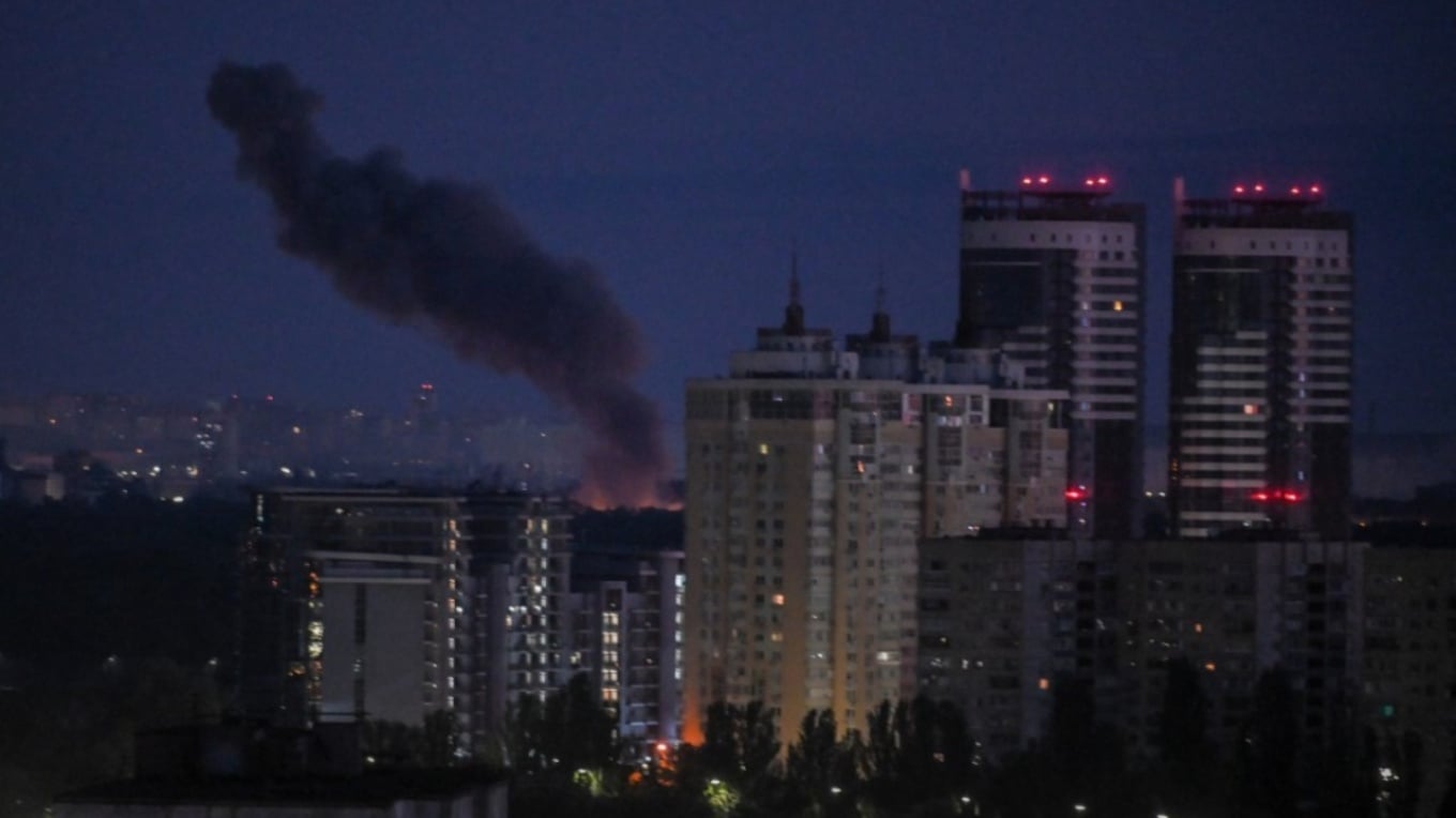 Ρωσικός πύραυλος χτύπησε σχολείο στο Κίεβο: Ένας νεκρός και 10 τραυματίες