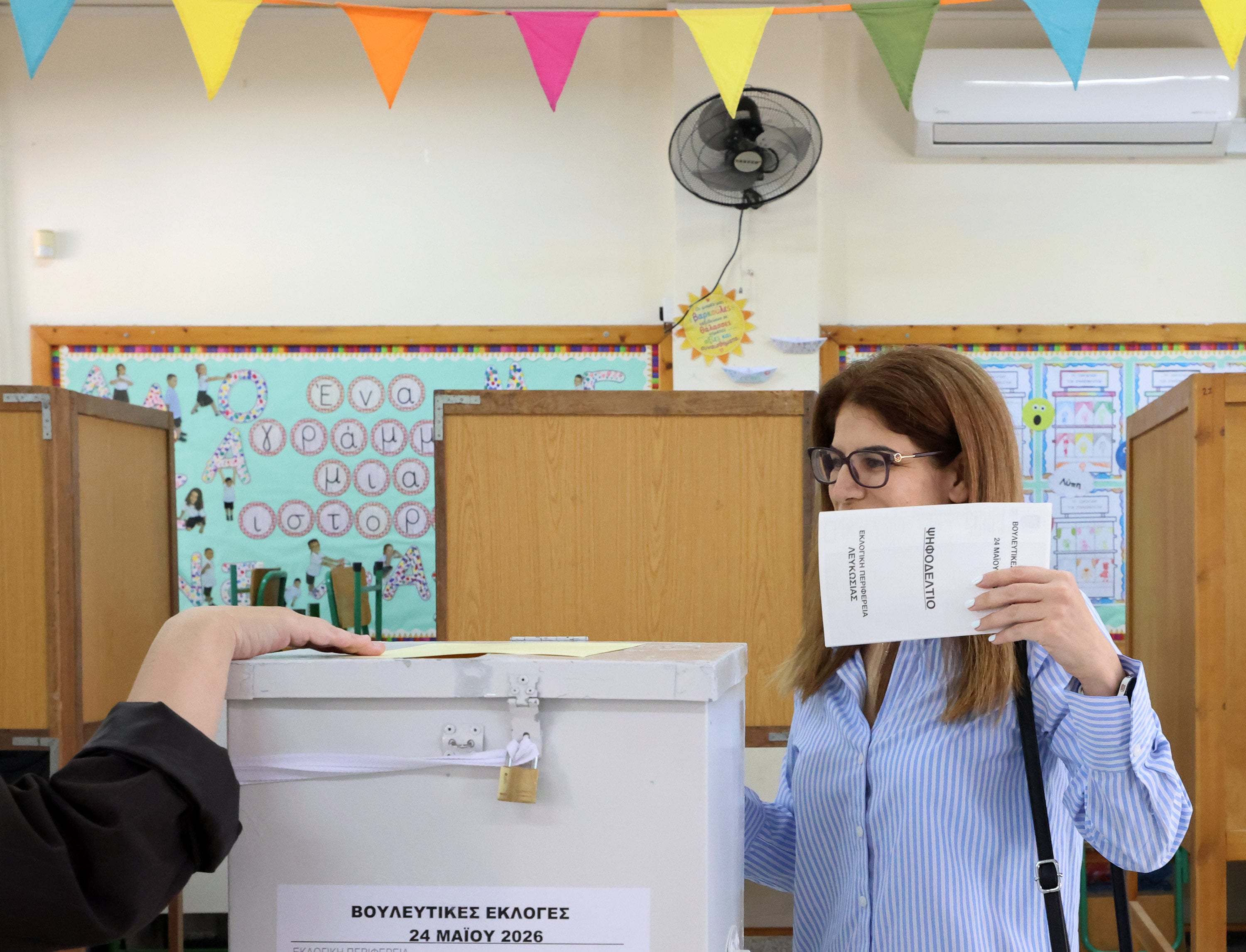 &Alpha;&pi;ό &tau;&eta;&nu; &kappa;ά&lambda;&pi;&eta; &sigma;&tau;&omicron; &pi;&alpha;&rho;&alpha;&lambda;&iota;&alpha;&kappa;ό &mu;έ&tau;&omega;&pi;&omicron; &omicron;&iota; &pi;&omicron;&lambda;ί&tau;&epsilon;&sigmaf; &tau;&eta;&sigmaf; &Pi;ά&phi;&omicron;&upsilon;