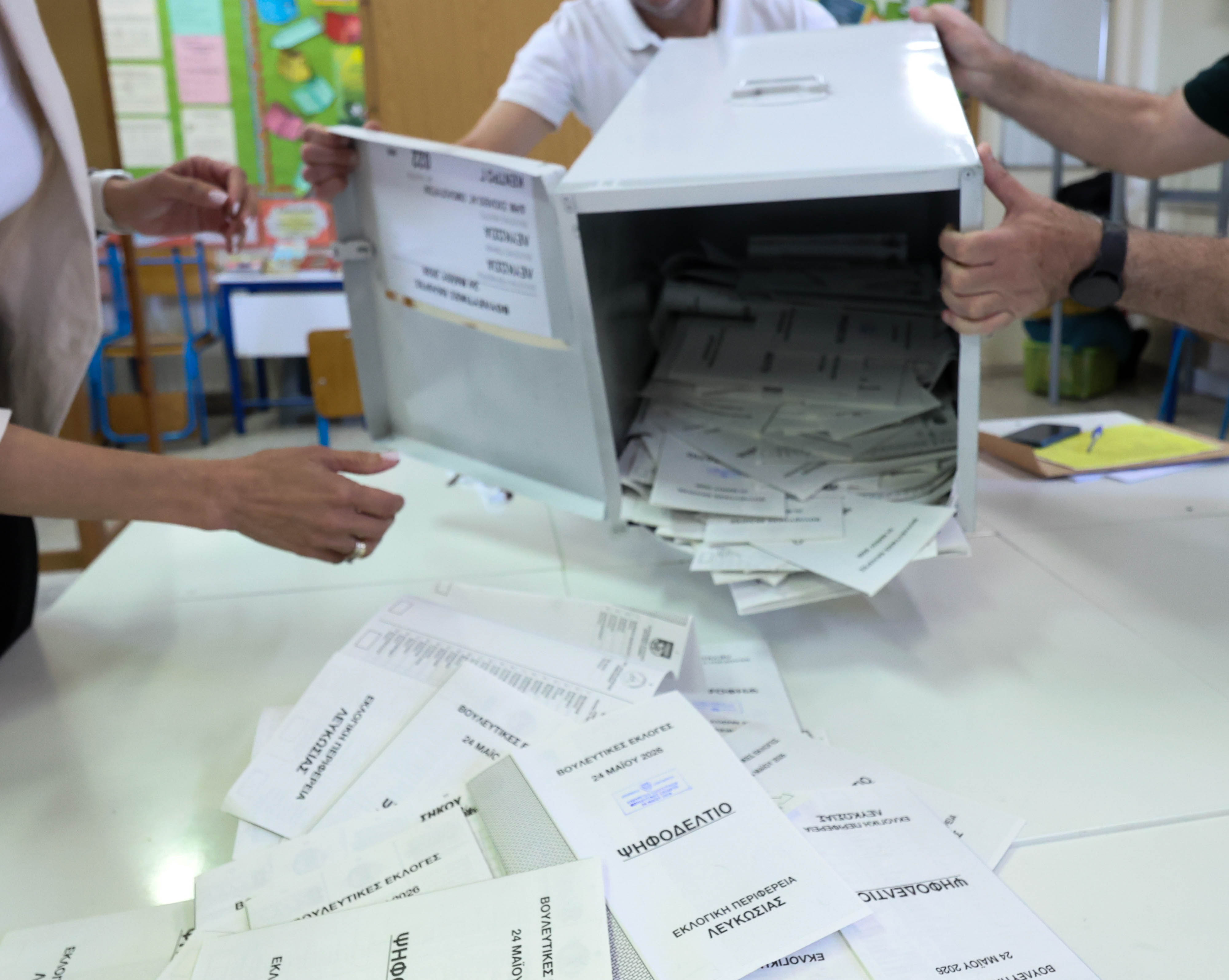 &Omicron;&iota; &beta;&omicron;&upsilon;&lambda;&epsilon;&upsilon;&tau;έ&sigmaf; &pi;&omicron;&upsilon; &pi;&rho;&omicron;&eta;&gamma;&omicron;ύ&nu;&tau;&alpha;&iota; &alpha;&pi;ό &kappa;ά&theta;&epsilon; &kappa;ό&mu;&mu;&alpha; &sigma;&tau;&eta; &Lambda;&epsilon;&mu;&epsilon;&sigma;ό