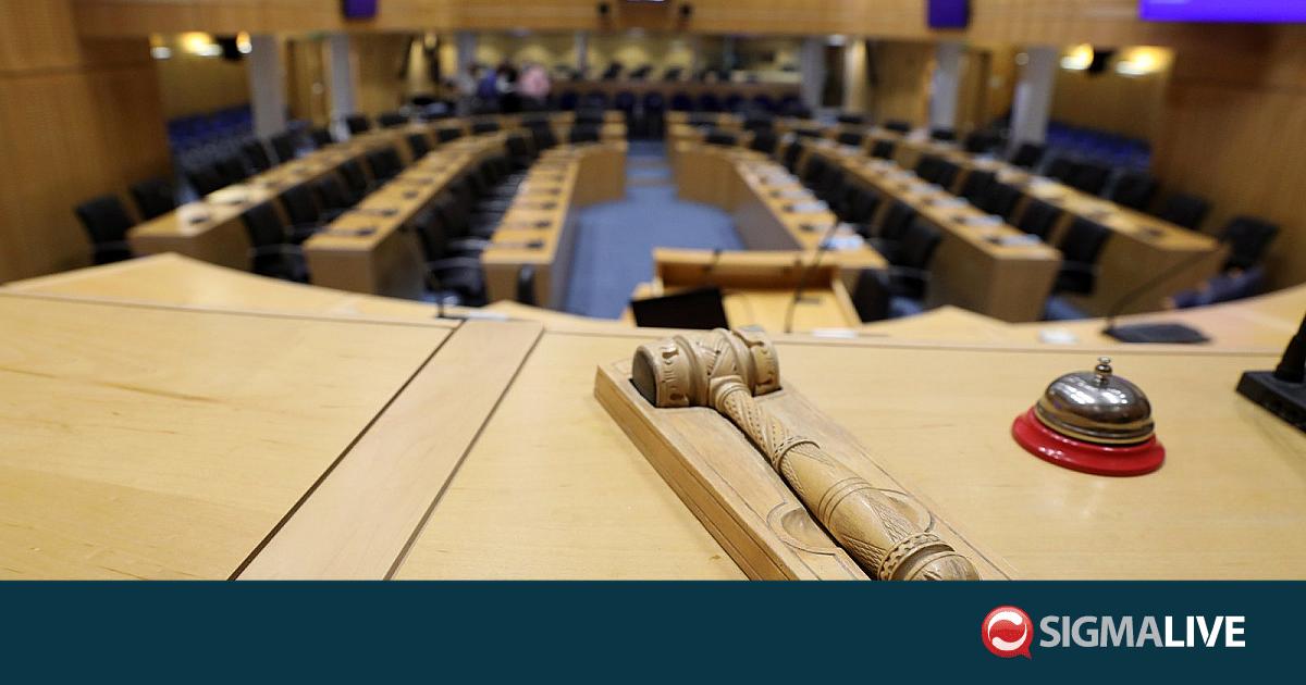 &Eta; &nu;έ&alpha; &Beta;&omicron;&upsilon;&lambda;ή &pi;&alpha;ί&rho;&nu;&epsilon;&iota; &mu;&omicron;&rho;&phi;ή &ndash; &Sigma;ή&mu;&epsilon;&rho;&alpha; &eta; &tau;&epsilon;&lambda;&epsilon;&tau;ή &alpha;&nu;&alpha;&kappa;ή&rho;&upsilon;&xi;&eta;&sigmaf;