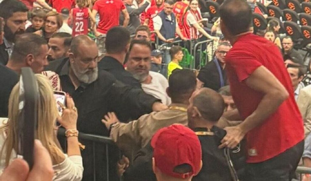 &Tau;&iota; &gamma;&nu;&omega;&rho;ί&zeta;&omicron;&upsilon;&mu;&epsilon; &gamma;&iota;&alpha; &tau;&omicron; &epsilon;&pi;&epsilon;&iota;&sigma;ό&delta;&iota;&omicron; &Mu;&alpha;&rho;&iota;&nu;ά&kappa;&eta;-&Delta;&eta;&mu;&eta;&tau;&rho;&iota;ά&delta;&eta; &sigma;&tau;&omicron; Telecom Center (&Beta;&Iota;&Nu;&Tau;&Epsilon;&Omicron;)