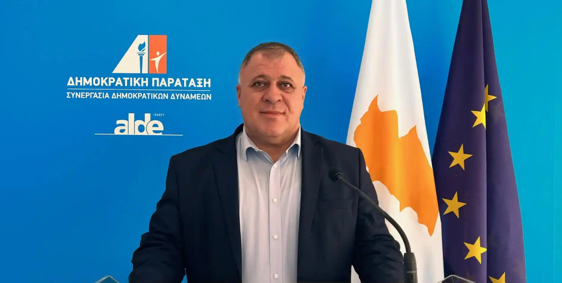 &Tau;&rho;&upsilon;&phi;&omega;&nu;ί&delta;&eta;&sigmaf;: &Tau;&omicron; &Delta;&Eta;&Kappa;&Omicron; &kappa;&tau;ύ&pi;&eta;&sigma;&epsilon; &tau;&omicron;&nu; &Alpha;&lambda;έ&kappa;&omicron; &kappa;&alpha;&iota; &tau;&eta; &Delta;&Eta;&Pi;&Alpha; (&Beta;&Iota;&Nu;&Tau;&Epsilon;&Omicron;)