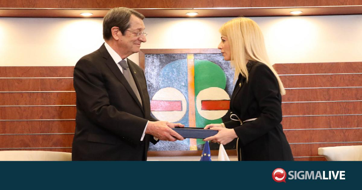 &Alpha;&nu;&alpha;&sigma;&tau;&alpha;&sigma;&iota;ά&delta;&eta;&sigmaf;: &Eta; &Alpha;&nu;&nu;ί&tau;&alpha; &kappa;&alpha;&theta;&iota;&epsilon;&rho;ώ&nu;&epsilon;&tau;&alpha;&iota; &omega;&sigmaf; &eta;&gamma;έ&tau;&iota;&delta;&alpha; &tau;&omicron;&upsilon; &kappa;ό&mu;&mu;&alpha;&tau;&omicron;&sigmaf;