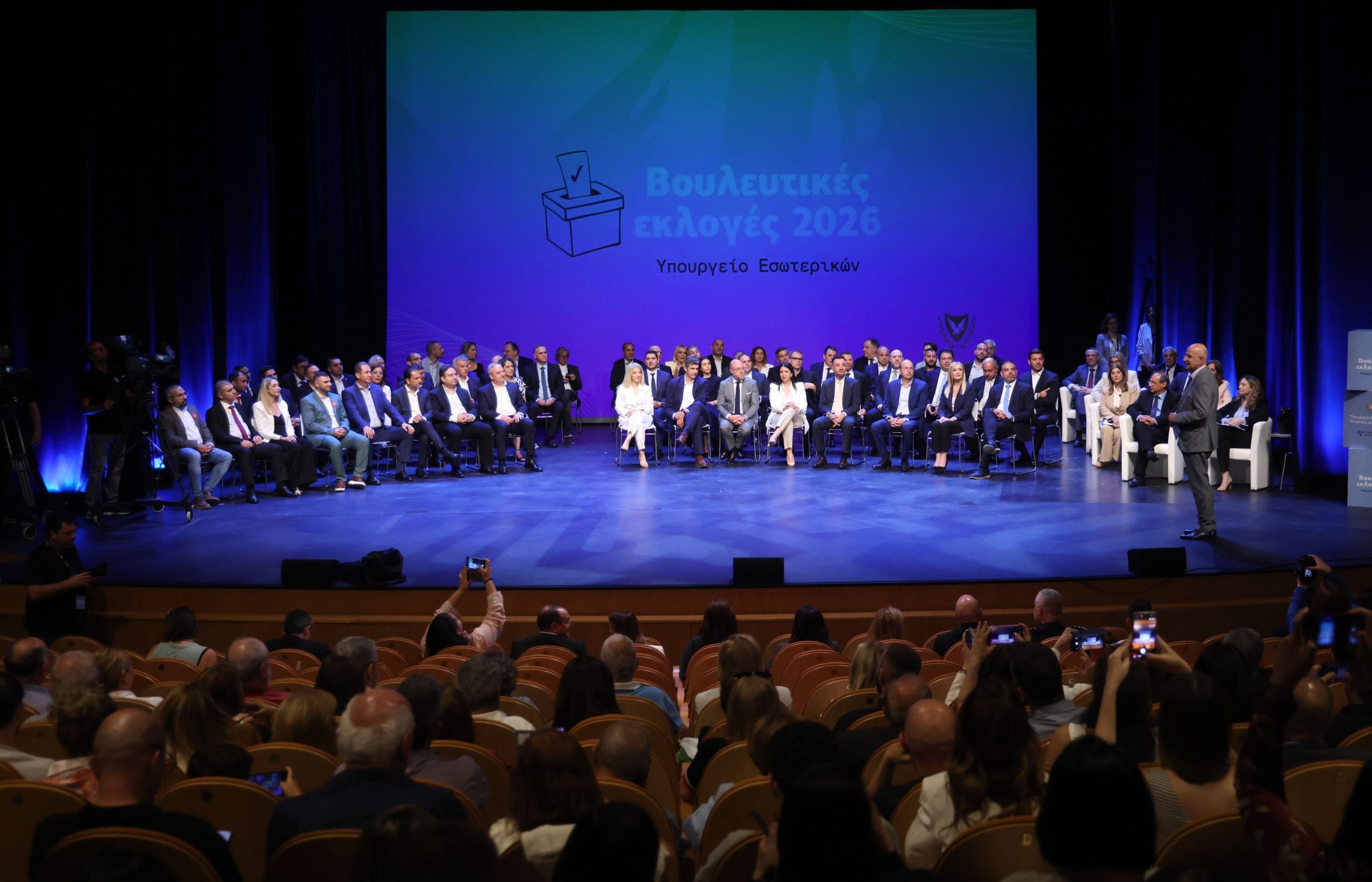 &Gamma;&iota;&alpha; &pi;&rho;ώ&tau;&eta; &phi;&omicron;&rho;ά &sigma;&tau;&eta;&nu; &iota;&sigma;&tau;&omicron;&rho;ί&alpha; 11 &gamma;&upsilon;&nu;&alpha;ί&kappa;&epsilon;&sigmaf; &epsilon;&xi;&alpha;&sigma;&phi;ά&lambda;&iota;&sigma;&alpha;&nu; έ&delta;&rho;&alpha; &sigma;&tau;&eta;&nu; &Beta;&omicron;&upsilon;&lambda;ή