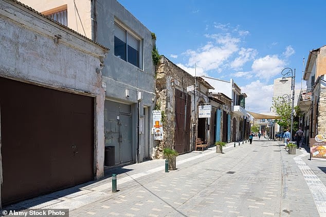 &Pi;&alpha;&rho;&alpha;&pi;&lambda;&alpha;&nu;&eta;&tau;&iota;&kappa;έ&sigmaf; &epsilon;&iota;&kappa;ό&nu;&epsilon;&sigmaf; &gamma;&iota;&alpha; &tau;&omicron;&nu; &tau;&omicron;&upsilon;&rho;&iota;&sigma;&mu;ό &tau;&eta;&sigmaf; &Kappa;ύ&pi;&rho;&omicron;&upsilon; &sigma;&epsilon; &delta;&eta;&mu;&omicron;&sigma;ί&epsilon;&upsilon;&mu;&alpha; &tau;&eta;&sigmaf; DailyMail