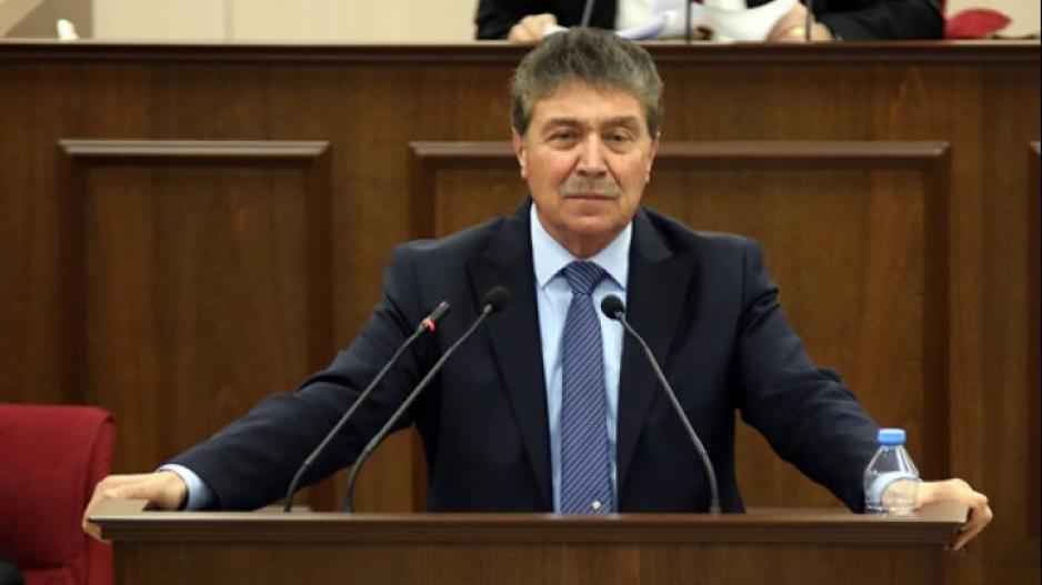 &Omicron;&upsilon;&sigma;&tau;έ&lambda;: &Epsilon;&nu;ί&sigma;&chi;&upsilon;&sigma;&eta; &laquo;&upsilon;&pi;&epsilon;&rho;&epsilon;&theta;&nu;&iota;&kappa;&iota;&sigma;&tau;&iota;&kappa;ή&sigmaf; &pi;&omicron;&lambda;&iota;&tau;&iota;&kappa;ή&sigmaf;&raquo; &mu;&epsilon; &alpha;&pi;&omicron;&tau;&epsilon;&lambda;έ&sigma;&mu;&alpha;&tau;&alpha; &beta;&omicron;&upsilon;&lambda;&epsilon;&upsilon;&tau;&iota;&kappa;ώ&nu;