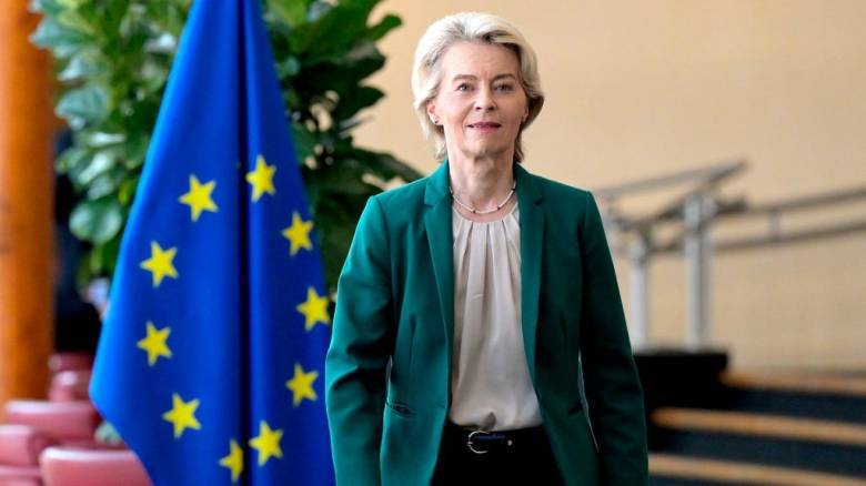 &Phi;&omicron;&nu; &nu;&tau;&epsilon;&rho; &Lambda;ά&iota;&epsilon;&nu;: &Eta; &Mu;ό&sigma;&chi;&alpha; &epsilon;&pi;&iota;&delta;&iota;ώ&kappa;&epsilon;&iota; &alpha;&pi;&omicron;&sigma;&tau;&alpha;&theta;&epsilon;&rho;&omicron;&pi;&omicron;ί&eta;&sigma;&eta; &tau;&eta;&sigmaf; &Epsilon;&upsilon;&rho;ώ&pi;&eta;&sigmaf;