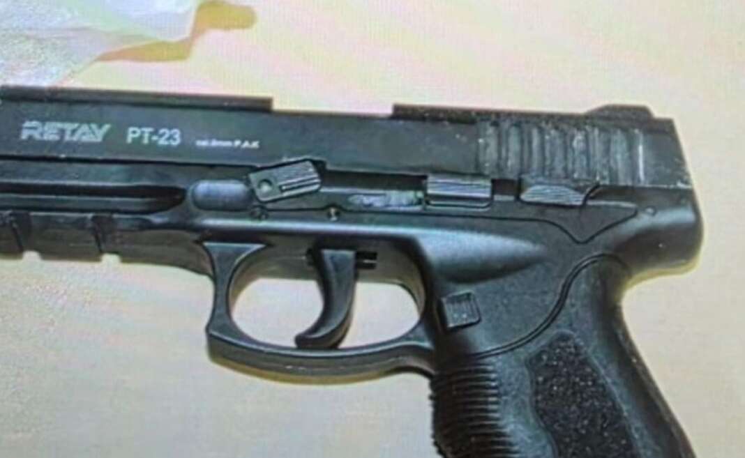 &Pi;&rho;&omicron;&omicron;&rho;ί&zeta;&omicron;&nu;&tau;&alpha;&nu; &gamma;&iota;&alpha; &tau;&omicron;&nu; &upsilon;&pi;ό&kappa;&omicron;&sigma;&mu;&omicron; &tau;&alpha; 6 &pi;&iota;&sigma;&tau;ό&lambda;&iota;&alpha; &pi;&omicron;&upsilon; &epsilon;&nu;&tau;&omicron;&pi;ί&sigma;&tau;&eta;&kappa;&alpha;&nu; &sigma;&tau;&eta; &Lambda;&epsilon;&upsilon;&kappa;&omega;&sigma;ί&alpha;(vid)