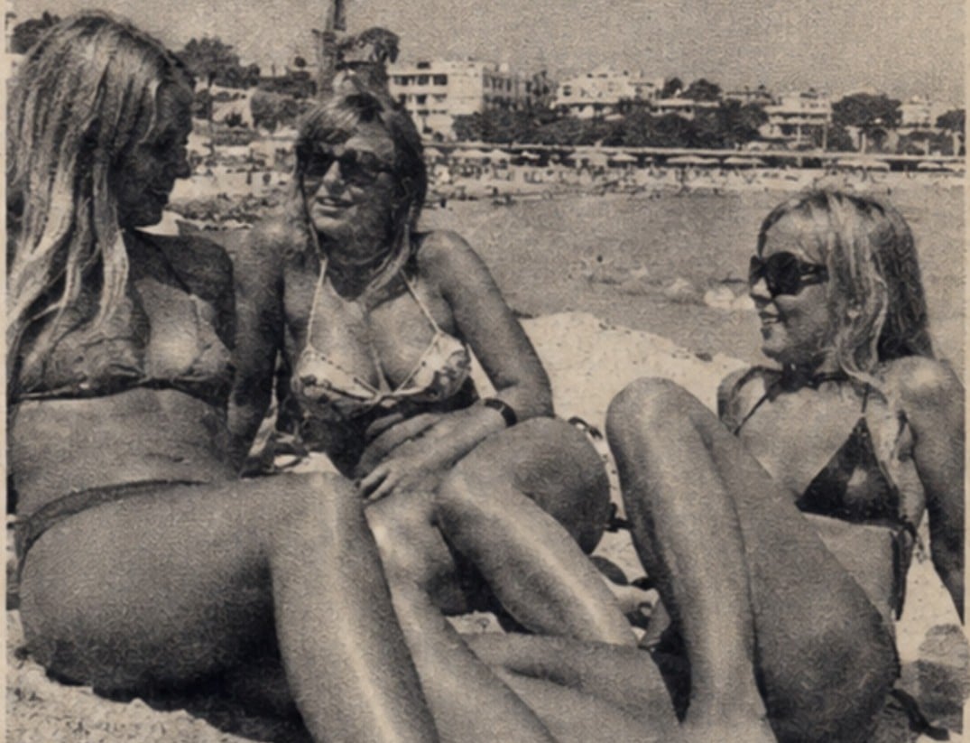 &laquo;&Gamma;&epsilon;&iota;&alpha; &sigma;&omicron;&upsilon; &sigma;&epsilon;&xi;&omicron;&mu;&eta;&chi;&alpha;&nu;ή&raquo;&ndash;&Tau;&alpha; &kappa;&upsilon;&pi;&rho;&iota;&alpha;&kappa;ά &laquo;&kappa;&alpha;&mu;ά&kappa;&iota;&alpha;&raquo; &tau;&omicron;&upsilon; 1981 ό&pi;&omega;&sigmaf; &tau;&alpha; &epsilon;ί&delta;&alpha;&nu; &Sigma;&omicron;&upsilon;&eta;&delta;έ&zeta;&epsilon;&sigmaf;