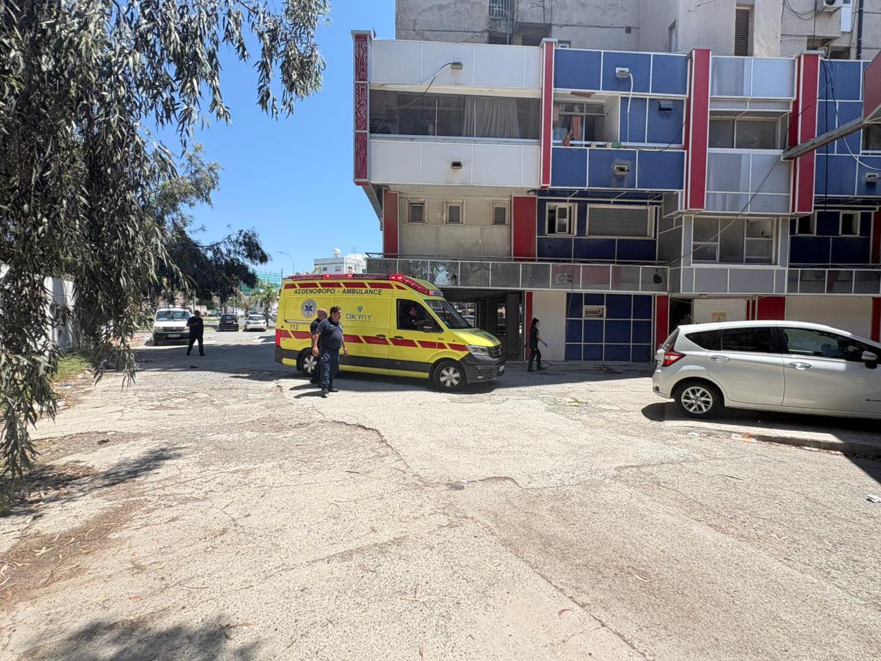 &Lambda;ά&rho;&nu;&alpha;&kappa;&alpha;: &Pi;ή&delta;&eta;&xi;&epsilon; &alpha;&pi;ό &mu;&pi;&alpha;&lambda;&kappa;ό&nu;&iota; &gamma;&iota;&alpha; &nu;&alpha; &alpha;&pi;&omicron;&phi;ύ&gamma;&epsilon;&iota; &tau;&eta; &sigma;ύ&lambda;&lambda;&eta;&psi;&eta; (&Beta;&Iota;&Nu;&Tau;&Epsilon;&Omicron;)