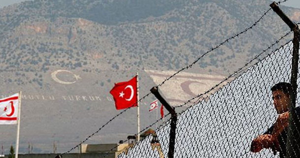 &Kappa;&alpha;&tau;&epsilon;&chi;ό&mu;&epsilon;&nu;&alpha;: &Upsilon;&pi;ό &laquo;&kappa;&rho;ά&tau;&eta;&sigma;&eta;&raquo; &tau;&rho;ί&alpha; &pi;&rho;ό&sigma;&omega;&pi;&alpha; &gamma;&iota;&alpha; &pi;&lambda;&alpha;&sigma;&tau;ά &delta;&iota;&pi;&lambda;ώ&mu;&alpha;&tau;&alpha; &omicron;&delta;ή&gamma;&eta;&sigma;&eta;&sigmaf;