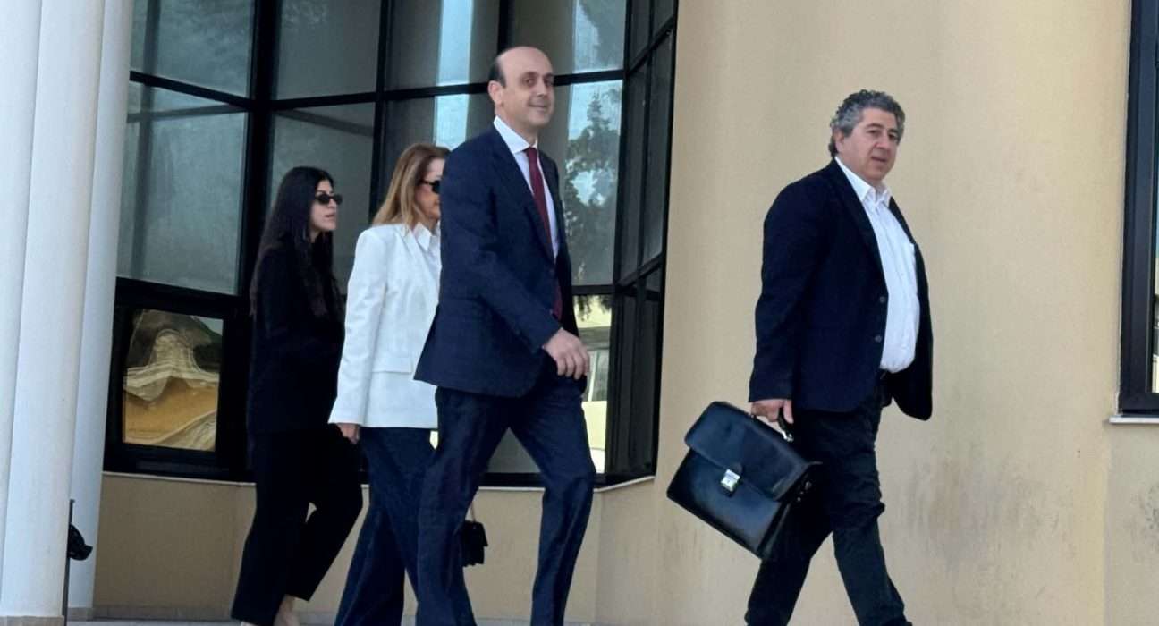 &Delta;ί&kappa;&eta; &Phi;&alpha;ί&delta;&omega;&nu;&omicron;&sigmaf;: &Delta;&iota;&alpha;&kappa;ό&pi;&eta;&kappa;&epsilon; &eta; &delta;&iota;&alpha;&delta;&iota;&kappa;&alpha;&sigma;ί&alpha;