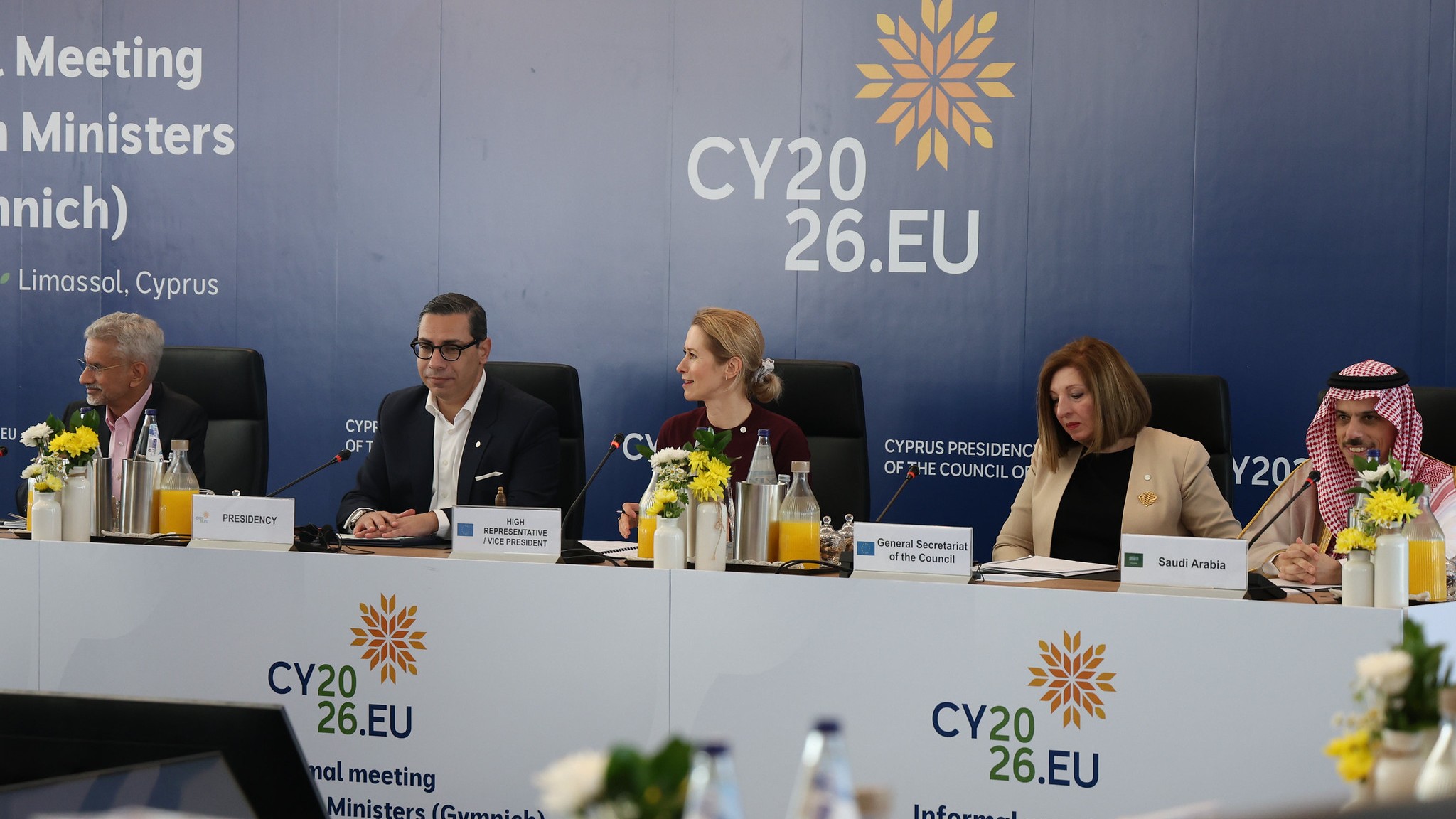 &Omicron;&iota; &Upsilon;&Pi;&Epsilon;&Xi; &Epsilon;&Epsilon; &pi;&iota;έ&zeta;&omicron;&upsilon;&nu; &gamma;&iota;&alpha; &sigma;&kappa;&lambda;&eta;&rho;ό&tau;&epsilon;&rho;&eta; &sigma;&tau;ά&sigma;&eta; &alpha;&pi;έ&nu;&alpha;&nu;&tau;&iota; &sigma;&epsilon; &Rho;&omega;&sigma;ί&alpha;