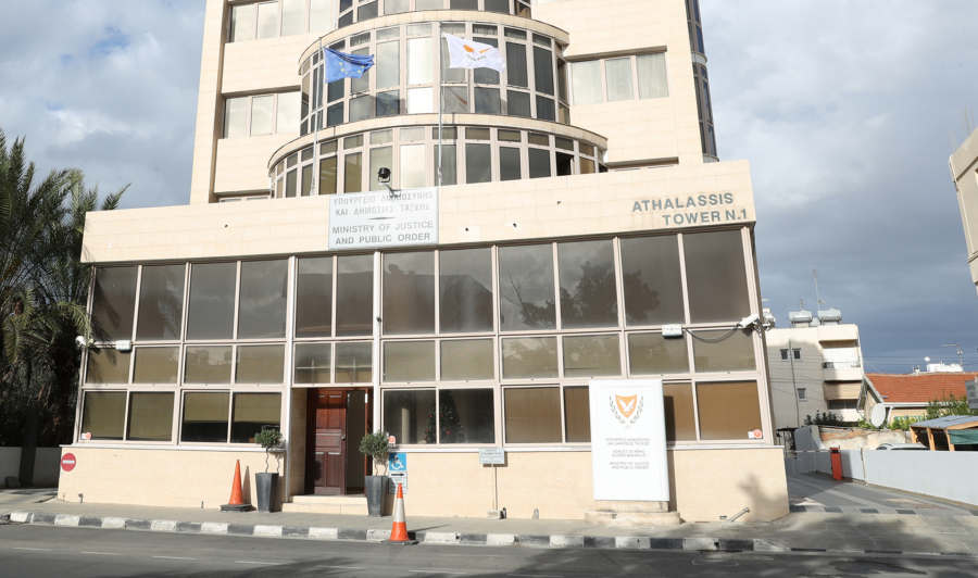 &Upsilon;&pi;. &Delta;&iota;&kappa;&alpha;&iota;&omicron;&sigma;ύ&nu;&eta;&sigmaf; &sigma;&epsilon; &Iota;&Sigma;&Omicron;&Tau;&Eta;&Tau;&Alpha;: &Omicron; &sigma;&upsilon;&nu;&delta;&iota;&kappa;&alpha;&lambda;&iota;&sigma;&mu;ό&sigmaf; &epsilon;ί&nu;&alpha;&iota; &delta;&iota;&kappa;&alpha;ί&omega;&mu;&alpha;, ό&chi;&iota; &alpha;&sigma;&upsilon;&lambda;ί&alpha;