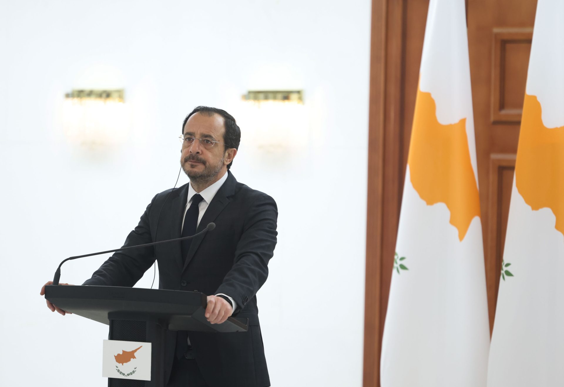 &Pi;&tau;&Delta; &sigma;&epsilon; &Pi;&rho;έ&sigma;&beta;&eta; &Kappa;&alpha;&tau;ά&rho; - &laquo;&Epsilon;&upsilon;&chi;ή &nu;&alpha; &tau;&epsilon;&rho;&mu;&alpha;&tau;&iota;&sigma;&tau;&epsilon;ί &eta; &kappa;&rho;ί&sigma;&eta;&raquo;