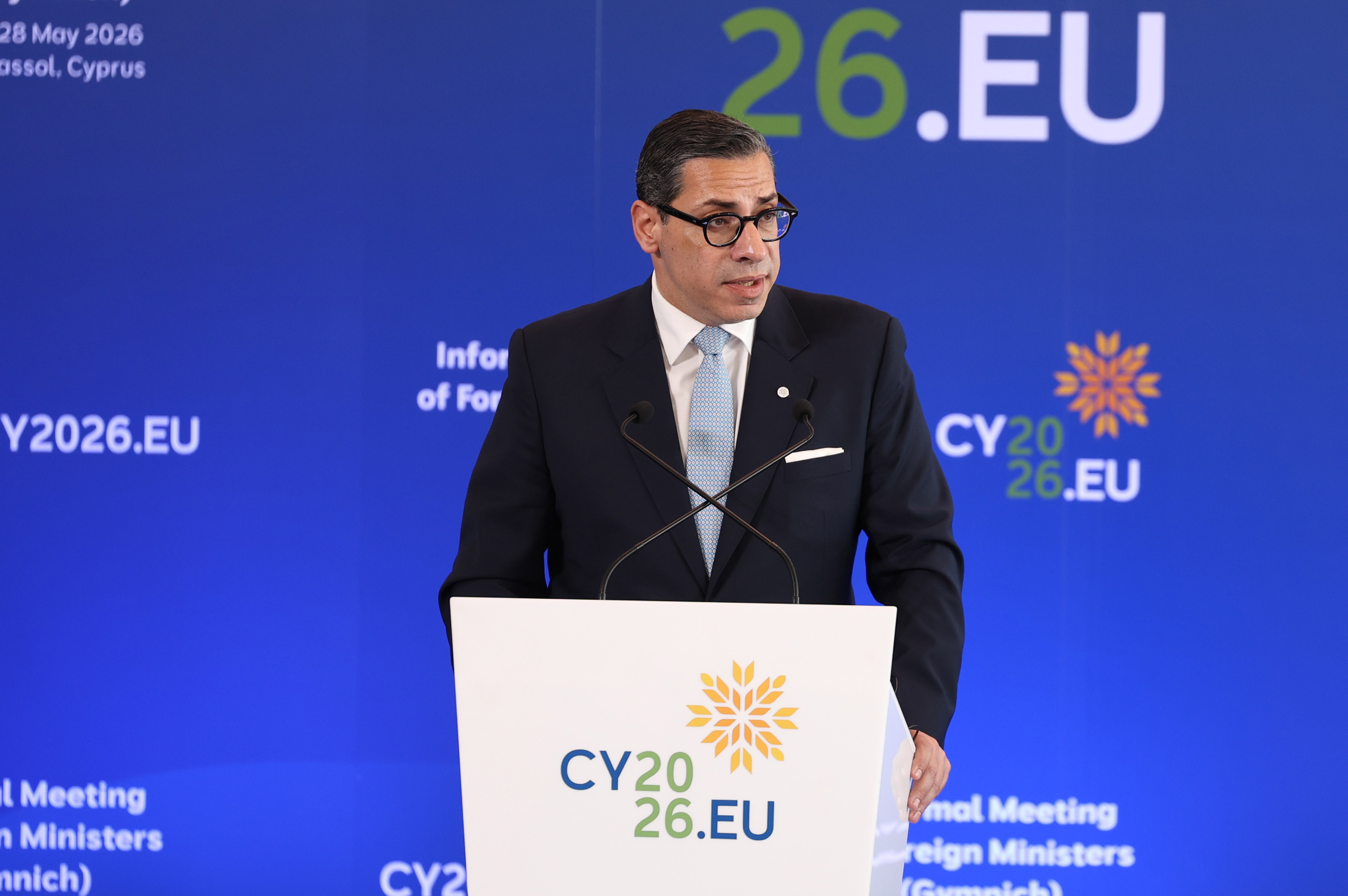 Gymnich: Έ&tau;&omicron;&iota;&mu;&eta; &eta; &Kappa;ύ&pi;&rho;&omicron;&sigmaf; &gamma;&iota;&alpha; &sigma;&upsilon;&zeta;&eta;&tau;ή&sigma;&epsilon;&iota;&sigmaf; &gamma;&iota;&alpha; 21&omicron; &pi;&alpha;&kappa;έ&tau;&omicron; &kappa;&upsilon;&rho;ώ&sigma;&epsilon;&omega;&nu; &kappa;&alpha;&tau;ά &Rho;&omega;&sigma;ί&alpha;&sigmaf;