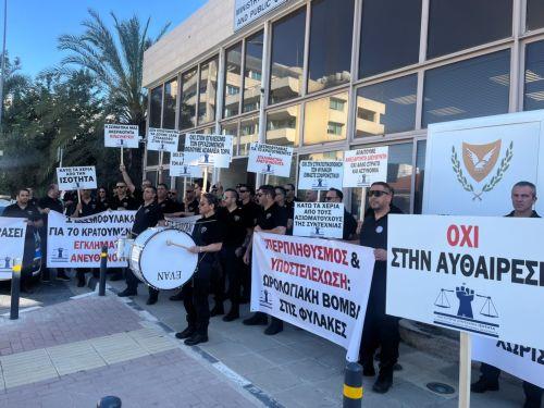 &laquo;&Delta;&epsilon;&nu; &zeta;&eta;&tau;&omicron;ύ&mu;&epsilon; &epsilon;ύ&nu;&omicron;&iota;&alpha; ή &alpha;&sigma;&upsilon;&lambda;ί&alpha;&raquo; - &Pi;ώ&sigmaf; &alpha;&pi;&alpha;&nu;&tau;ά &eta; &Iota;&sigma;ό&tau;&eta;&tau;&alpha; &sigma;&epsilon; &Phi;&upsilon;&tau;&iota;&rho;ή
