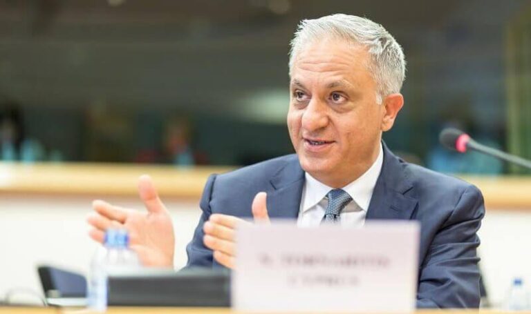 &Omicron; &Nu;ί&kappa;&omicron;&sigmaf; &Tau;&omicron;&rho;&nu;&alpha;&rho;ί&tau;&eta;&sigmaf; &sigma;&epsilon; &sigma;&upsilon;&nu;&epsilon;&delta;&rho;ί&alpha; &Epsilon;&pi;&iota;&tau;&rho;&omicron;&pi;ή&sigmaf; &tau;&eta;&sigmaf; &Kappa;&Sigma;&Sigma;&Epsilon; &sigma;&tau;&eta;&nu; &Kappa;&omega;&nu;&sigma;&tau;&alpha;&nu;&tau;&iota;&nu;&omicron;ύ&pi;&omicron;&lambda;&eta;