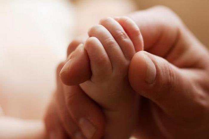 &laquo;Ό&chi;&iota;&raquo; &sigma;&epsilon; έ&nu;&tau;&alpha;&lambda;&mu;&alpha; &sigma;ύ&lambda;&lambda;&eta;&psi;&eta;&sigmaf; &mu;&eta;&tau;έ&rho;&alpha;&sigmaf; &pi;&omicron;&upsilon; ά&rho;&pi;&alpha;&xi;&epsilon; &tau;&omicron; &pi;&alpha;&iota;&delta;ί &tau;&eta;&sigmaf; &kappa;&alpha;&iota; έ&phi;&upsilon;&gamma;&epsilon; &alpha;&pi;ό &Kappa;ύ&pi;&rho;&omicron;