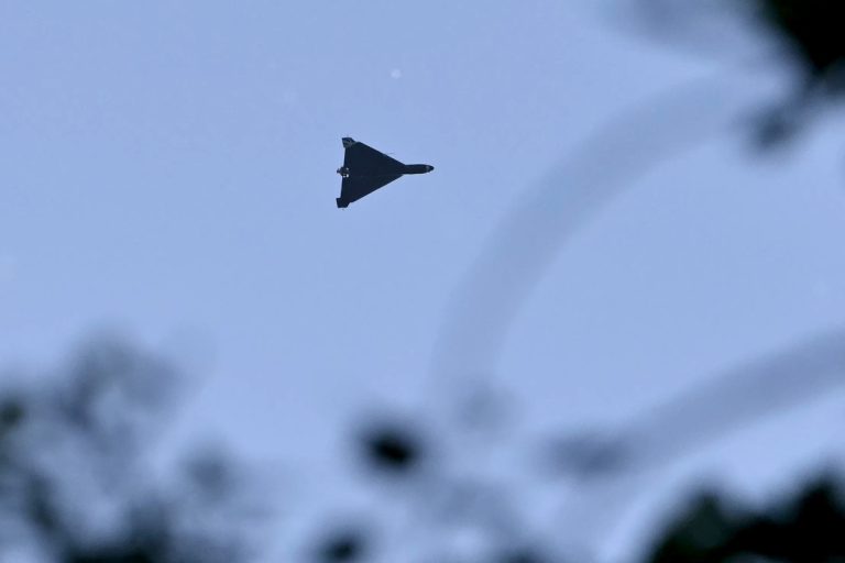 &Rho;&omicron;&upsilon;&mu;&alpha;&nu;ί&alpha;: &Omicron;&iota; έ&nu;&omicron;&pi;&lambda;&epsilon;&sigmaf; &delta;&upsilon;&nu;ά&mu;&epsilon;&iota;&sigmaf; &delta;&epsilon;&nu; &epsilon;ί&chi;&alpha;&nu; &tau;&omicron; &chi;&rho;ό&nu;&omicron; &gamma;&iota;&alpha; &nu;&alpha; &kappa;&alpha;&tau;&alpha;&rho;&rho;ί&psi;&omicron;&upsilon;&nu; &tau;&omicron; drone
