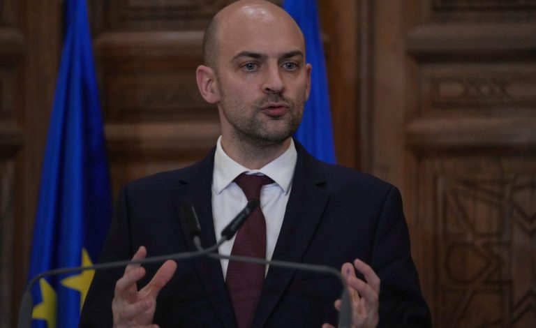 &Mu;&pi;&alpha;&rho;ό: &Zeta;ή&tau;&eta;&sigma;&epsilon; έ&rho;&epsilon;&upsilon;&nu;&alpha; &gamma;&iota;&alpha; &kappa;&alpha;&kappa;&omicron;&mu;&epsilon;&tau;&alpha;&chi;&epsilon;ί&rho;&iota;&sigma;&eta; &Gamma;ά&lambda;&lambda;&omega;&nu; &sigma;&tau;&omicron;&nu; &sigma;&tau;&omicron;&lambda;ί&sigma;&kappa;&omicron; &gamma;&iota;&alpha; &tau;&eta;&nu; &Gamma;ά&zeta;&alpha;